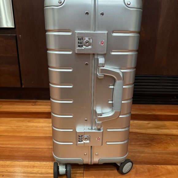 Silver Away Suitcase - The Carry-On: Aluminum Edition - Picture 3 of 11